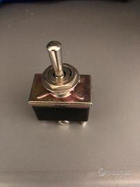Interruttore doppio deviatore a levetta on off on