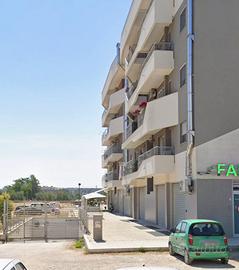 Via delle tufare angolo via superga ampio garage