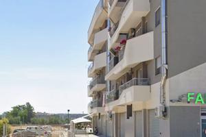 Via delle tufare angolo via superga ampio garage