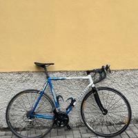 Bici da corsa pinarello