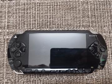 PSP per pezzi ricambio + alimentatore + giochi