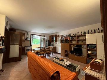 Appartamento di 90 m² con 4 locali e box auto a Ba