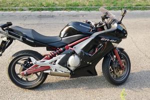 Moto ER -6F del 2006