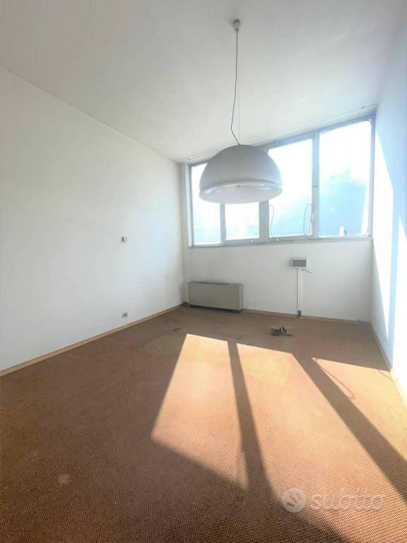 Immobile di 1430 m² con 5 locali a Prato - Altro