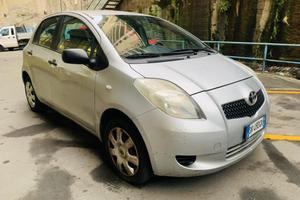 TOYOTA Yaris 1.0 5 porte