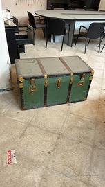 Baule antico mai usato