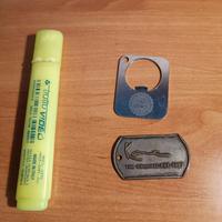 2 portachiavi/targhetta Karl kani 
Etnies