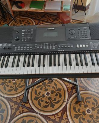 Tastiera Yamaha W436  5 ottave.