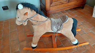 cavallo a dondolo per bambini