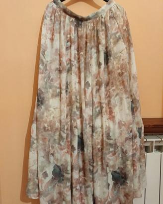 gonna elegante con sciarpa multicolore
