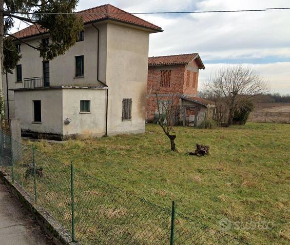 Rustico da ristrutturare con terreno edificabile - Vista 2