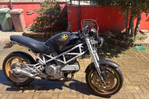 Moto Ducati Monster 620i