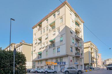 4 LOCALI A LA SPEZIA