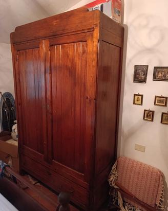 Armadio in legno massello stile rustico / casale