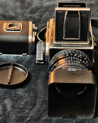 Hasselblad 501 CM con Zeiss 80 Planar e A12