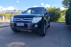Fuoristrada mitsubishi Pajero v80
