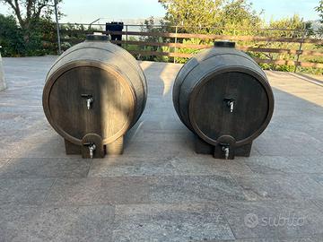 N° 2 botti in polietilene da 200 lt ciascuno