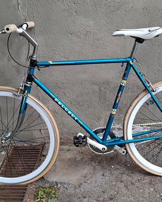 bici look fixie con quadro peugeot vintage