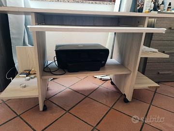 Tavolo con cassetto scorrevole x tastiera