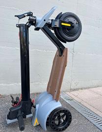 Monopattino elettrico tre ruote