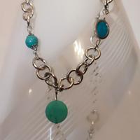 collana lunga con pietre verdi