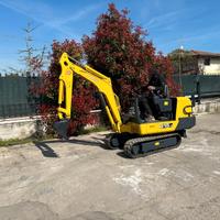 E173 Miniescavatore 15 q Yanmar B15