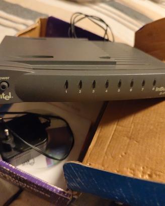 Hub/Switch Ethernet 8 porte Intel InBusiness