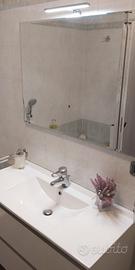 Arredo bagno sospeso con lavandino incassato