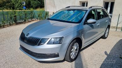 SKODA Octavia SW 1.6 Executive