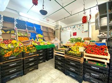 NEGOZIO A NAPOLI