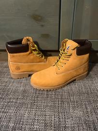 Scarponcini tipo Timberland 45