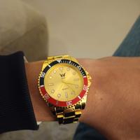 orologio colore oro 
