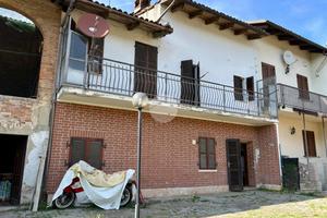 CASA SEMINDIPENDENTE A CASTAGNOLE MONFERRATO