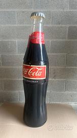 Bottiglia Coca Cola da collezione gigante