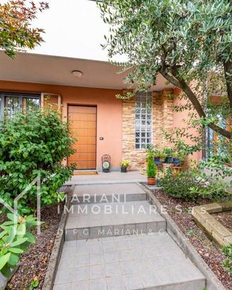Villetta a schiera di 219 m² con 5 locali e box au
