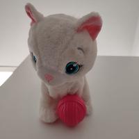 Bianca la gattina che cammina