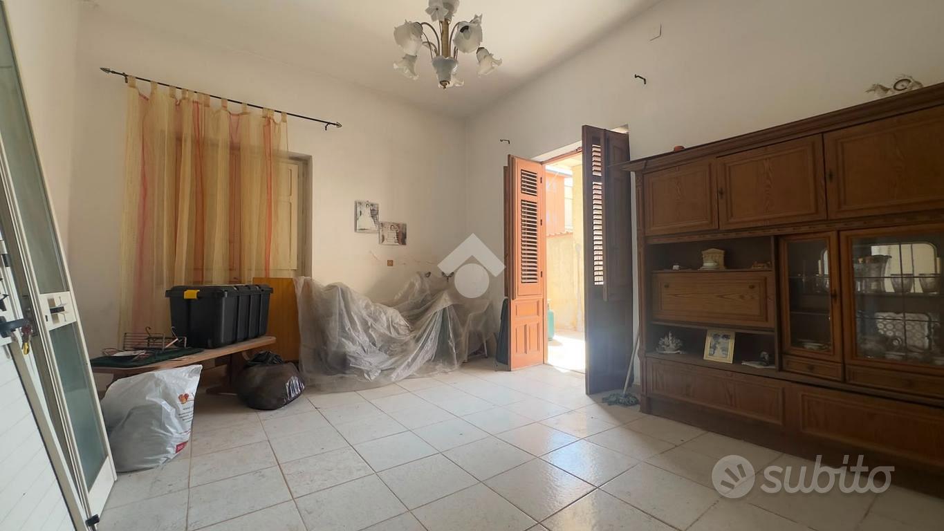 3 LOCALI A TRAPPETO - Altro