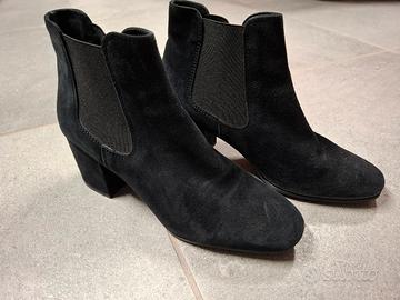 Stivaletto donna scamosciato nero