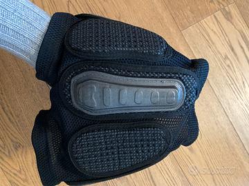 Pantaloncini con protezioni snow e moto