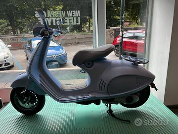 Vespa 946 SNAKE