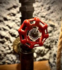 Lampada da tavolo di design, fatta a mano in stile