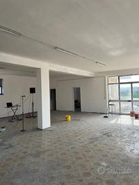 Immobile di 300 m² con 2 locali a Qualiano