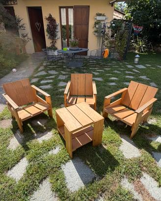 3 sedie + tavolino Crate Rietveld per Cassina