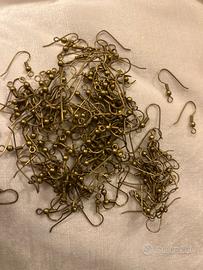 165 pezzi di minuteria per orecchini monachelle