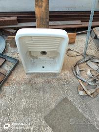 lavabo in ceramica
