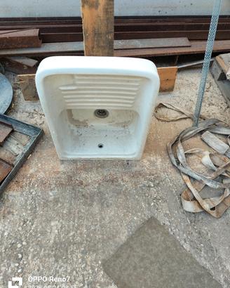 lavabo in ceramica
