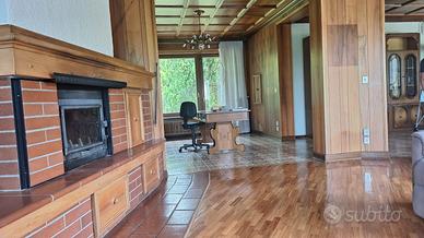 Villa singola con giardino e piscina