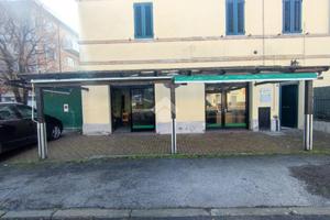 NEGOZIO A FORLÌ