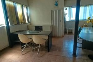 Ufficio con ampio parcheggio