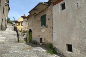 2 LOCALI A COLFELICE